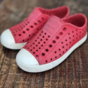 Native Kids Water Shoes - Bright Red and White